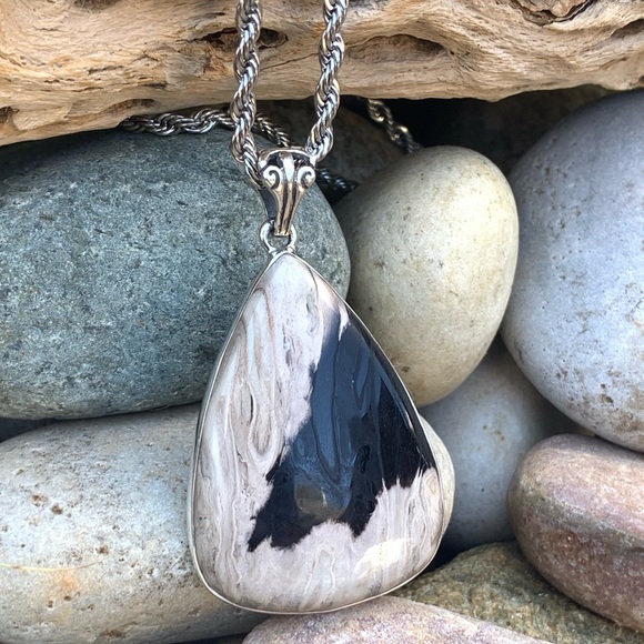 Southwestern Cowhide Fossil Necklace - Picture 2 of 4